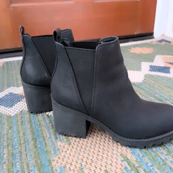 Black High Heel Chelsea Ankle Booties - Picture 5 of 6